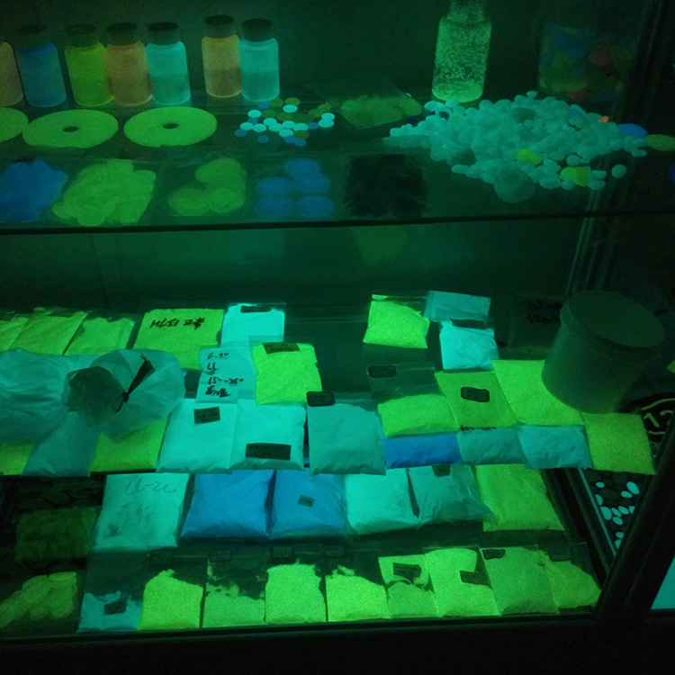 High Brightness Luminous Sand  - مراجعة Aquarium Fish That Glow In The Dark وسعره